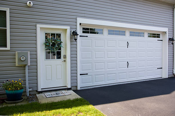 24/7 Emergency Garage Door Panel Replacement experts in Mount Ivy, NY